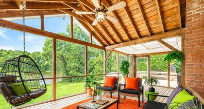 Lakeview 4BR Home w/Screened Porch, Deck View, Game room Near HPU, GSO & Winston