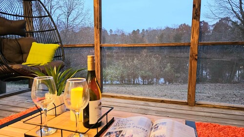 Lakefront Home • Screened Porch + Game Room • near Furniture Market • HPU