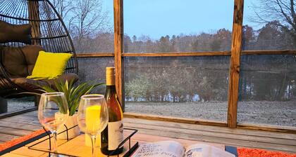 Lakefront Home • Screened Porch + Game Room • near Furniture Market • HPU