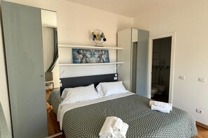 2 chambres, fer et planche à repasser