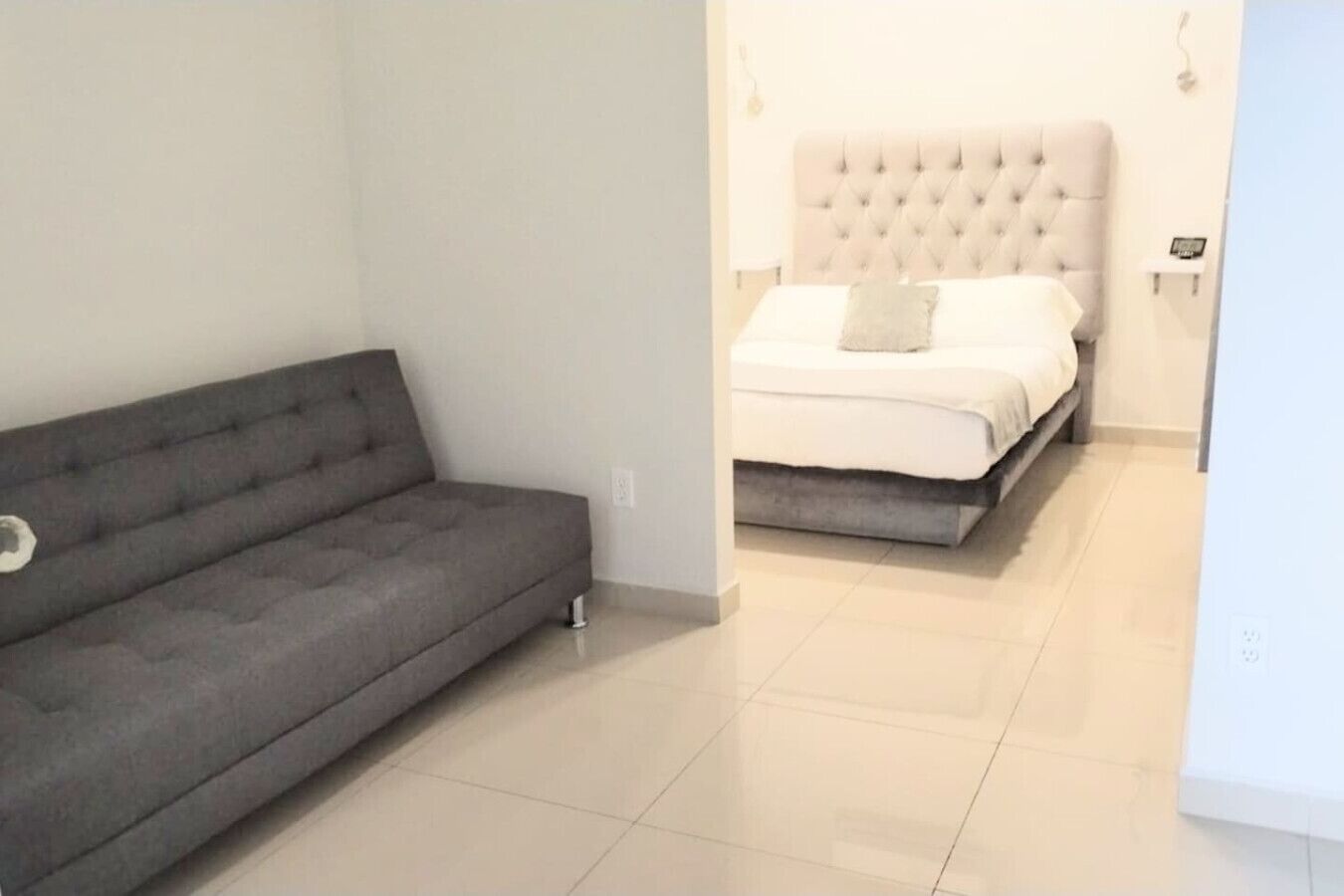 Privatestudio/doublebed+couchbed/near Border - Tijuana