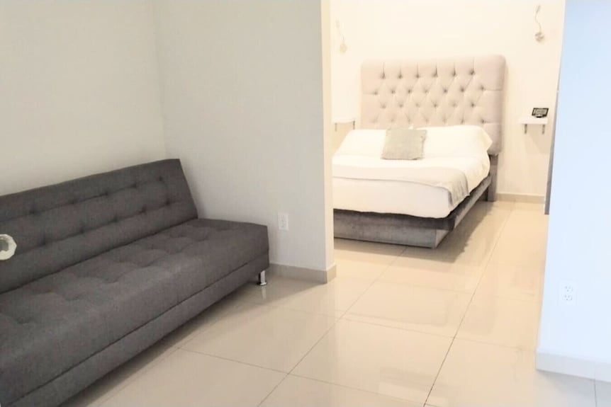 Privatestudio/doublebed+couchbed/near Border - Tijuana