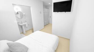 1 bedroom, iron/ironing board, WiFi