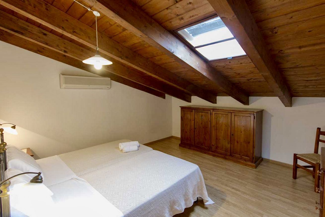 2 habitaciones y cuna de viaje 