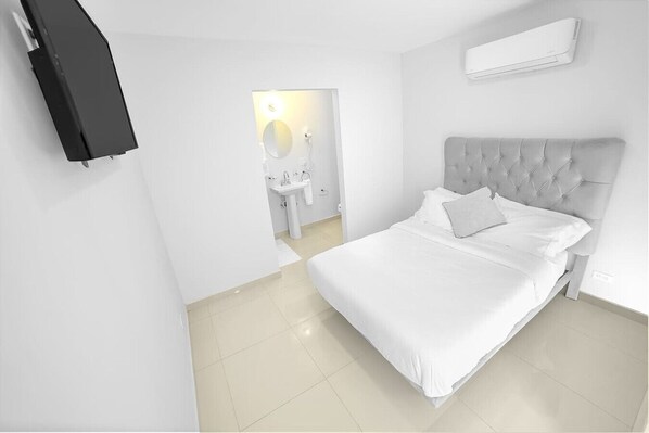 1 bedroom, desk, iron/ironing board, WiFi