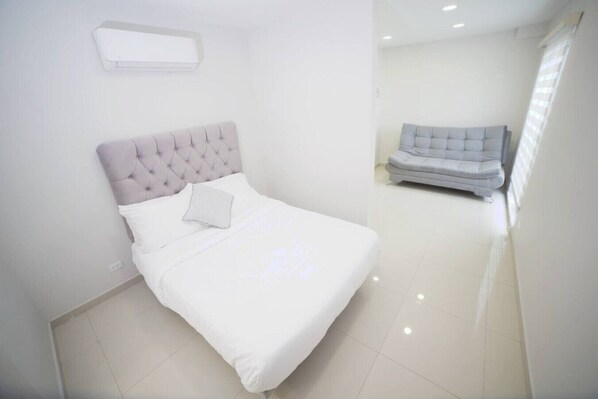 1 bedroom, desk, iron/ironing board, WiFi