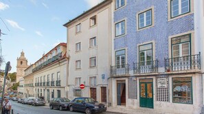 Exterior - Bright 3BDR Flat in Iconic Graça by LovelyStay (Lisboa)