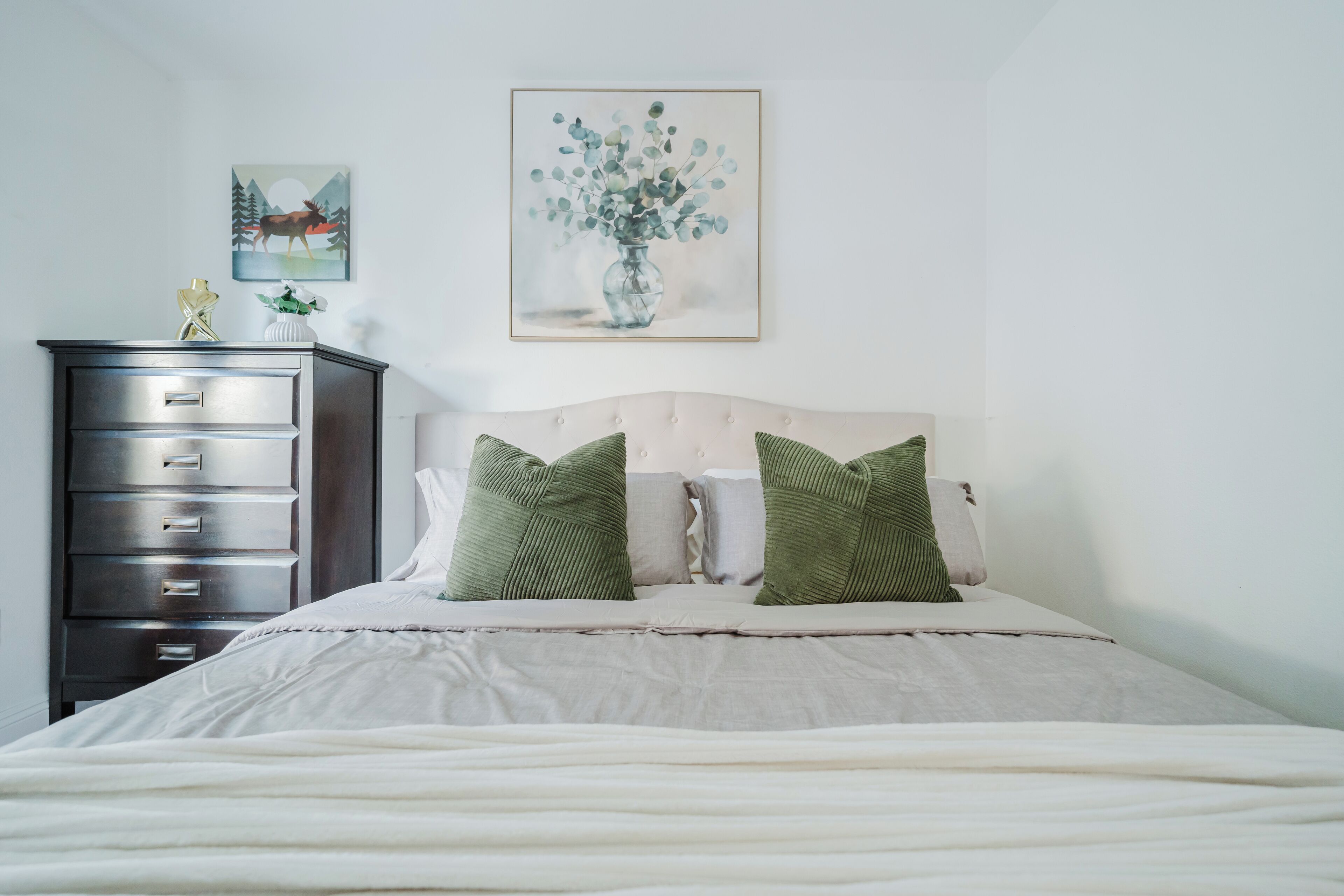 4 habitaciones, escritorio, tabla de planchar con plancha y wifi gratis 