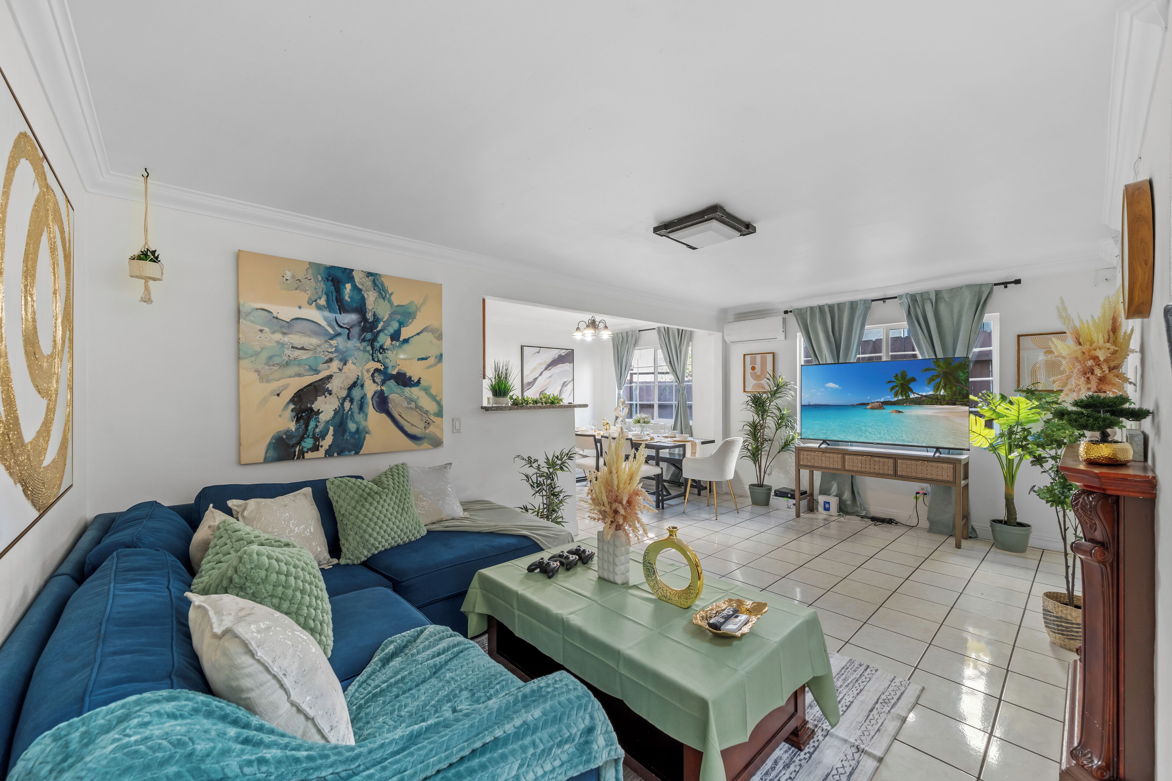 TV connectée, jeux vidéo, livres, médiathèque