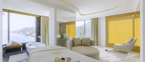 Couples treatment room(s), sauna, hot tub, steam room