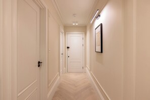 Interior - 8SG1234 - One Bedroom Apartment, Sleeps 2 (London)