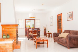 TV - Quiet villa w/ BBQ & heatable pool, Galé (Albufeira)