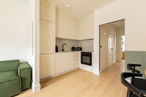 Interior - 10SG12 - One Bedroom Apartment, Sleeps 2 (London)