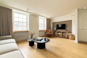 Living area - 10SG12 - One Bedroom Apartment, Sleeps 2 (London)
