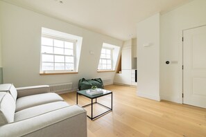 Living area - 10SG3.d - One Bedroom Apartment, Sleeps 2 (London)