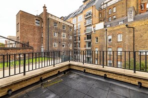Property grounds - 10SG3.d - One Bedroom Apartment, Sleeps 2 (London)