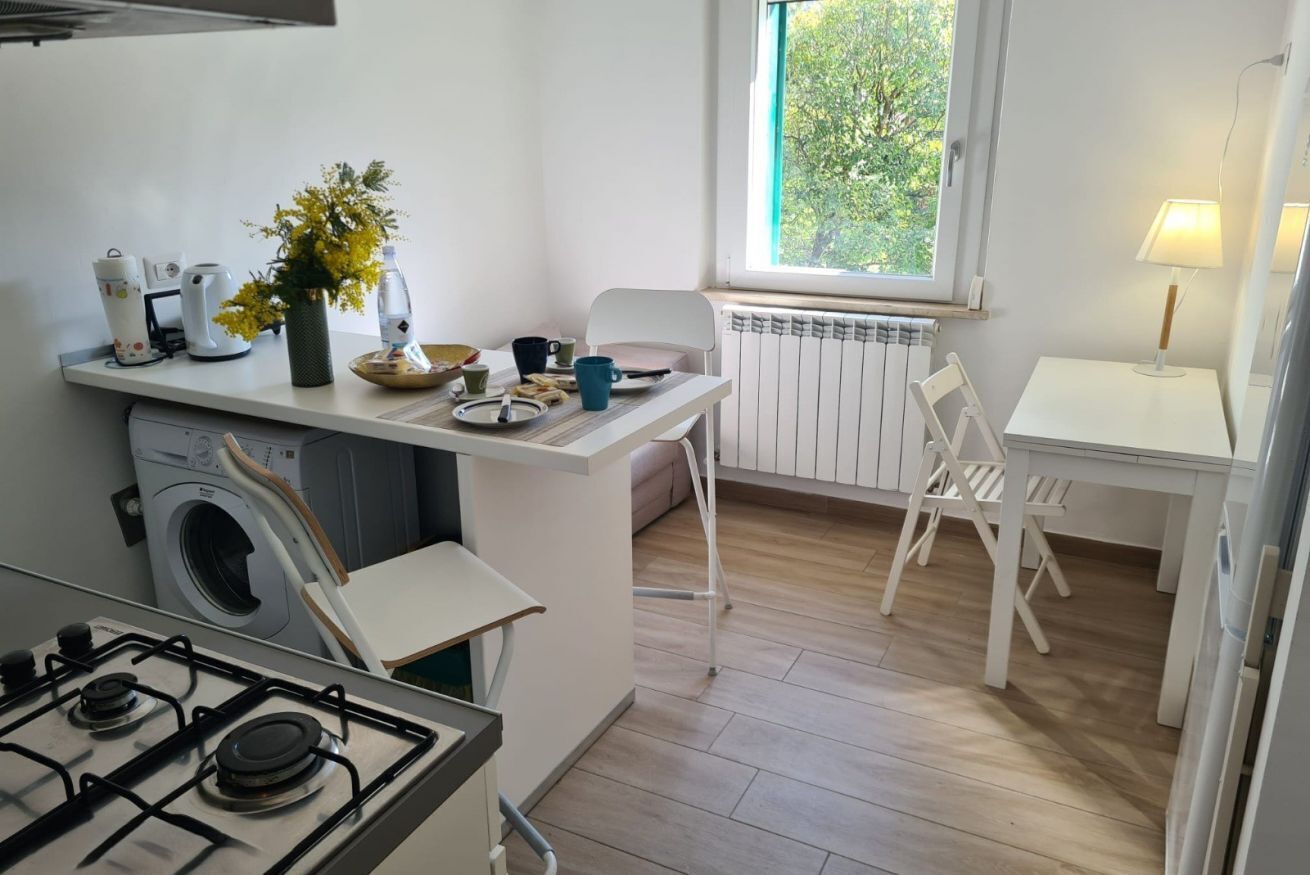 Kühlschrank, Mikrowelle, Herdplatte, Geschirrspüler