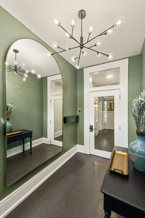 Interior - Palatial Parkside 3bd Home, Luxury Retreat (Cincinnati)