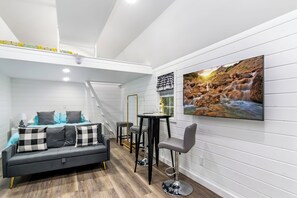 2 多间卧室、免费 WiFi、床单