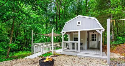 Charming bungalow Tiny Home, Fire pit, Close to town, Dog Friendly, Mountain Air