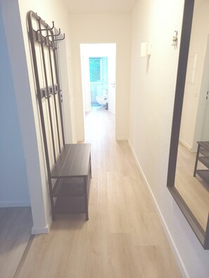 Haartrockner, Handtücher, Seife, Toilettenpapier