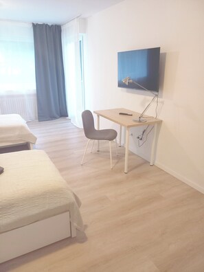 3 habitaciones, tabla de planchar con plancha, wifi y ropa de cama 