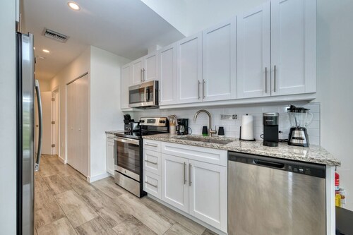 1BD 1.5BA Convenient and Cosy Apartment with Pool