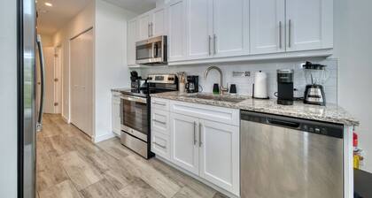 1BD 1.5BA Convenient and Cosy Apartment with Pool