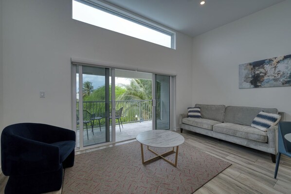 Living area - 1BD 1.5BA Convenient and Cosy Apartment with Pool (George Town)