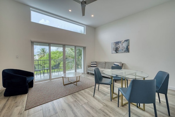 Living area - 1BD 1.5BA Convenient and Cosy Apartment with Pool (George Town)