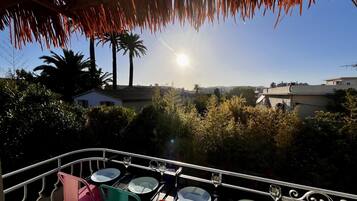 Luxe appartement, en-suite badkamer (Bord de Mer) | Uitzicht vanuit accommodatie