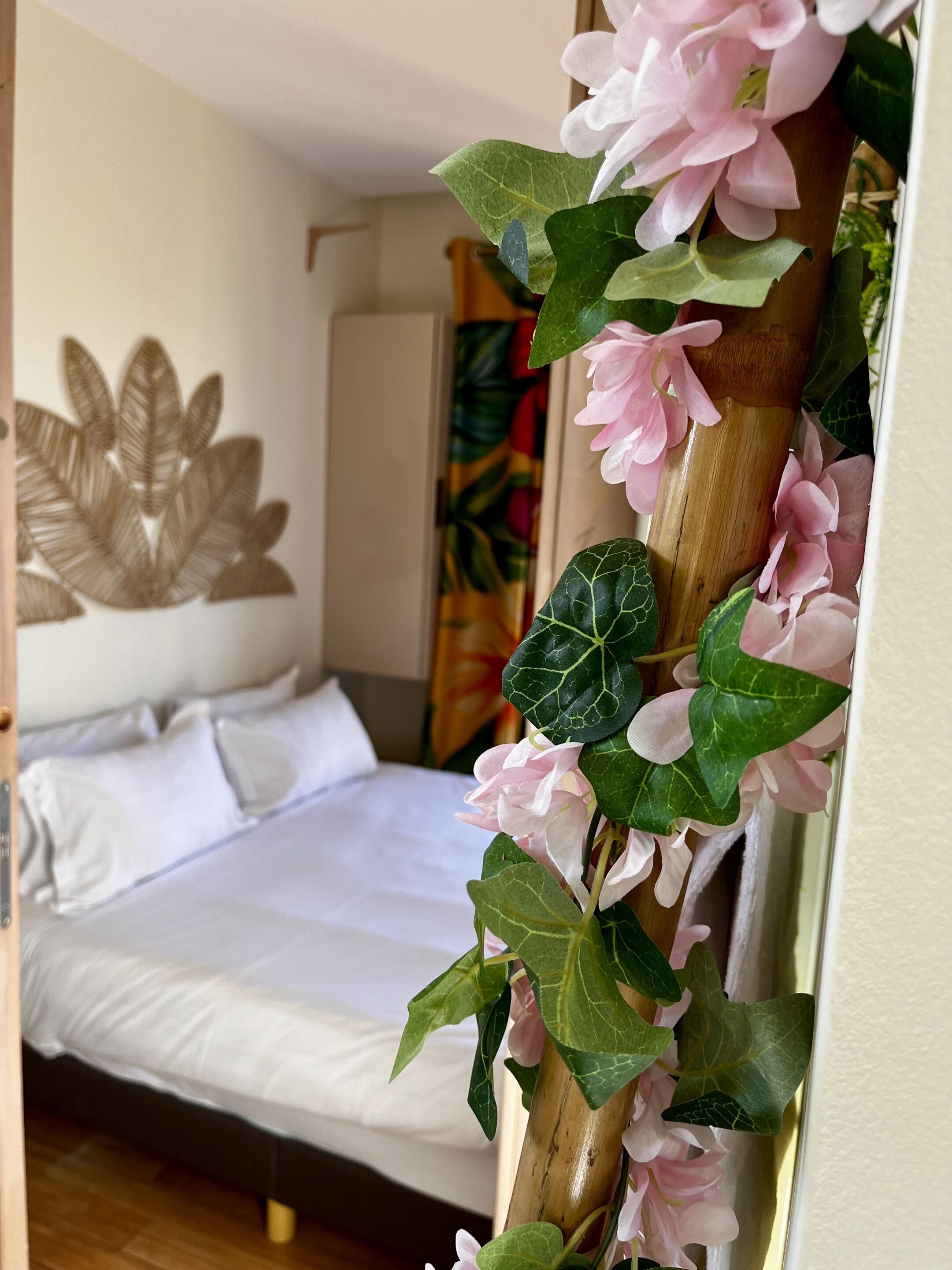 Apartamento de lujo, baño privado (Bord de Mer) | Escritorio, espacio para trabajar con un portátil, cortinas opacas