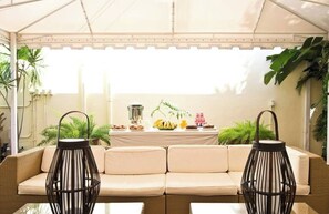 تناول الطعام بالخارج