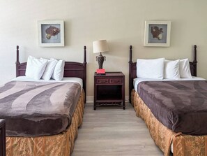 1 غرفة نوم ومكواة/لوح كي وواي فاي وملاءات أسرّة