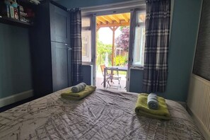 2 bedrooms, WiFi, bed sheets - Kitty Retreat - Polegate 2 x DBL, 1 SGL (Polegate)