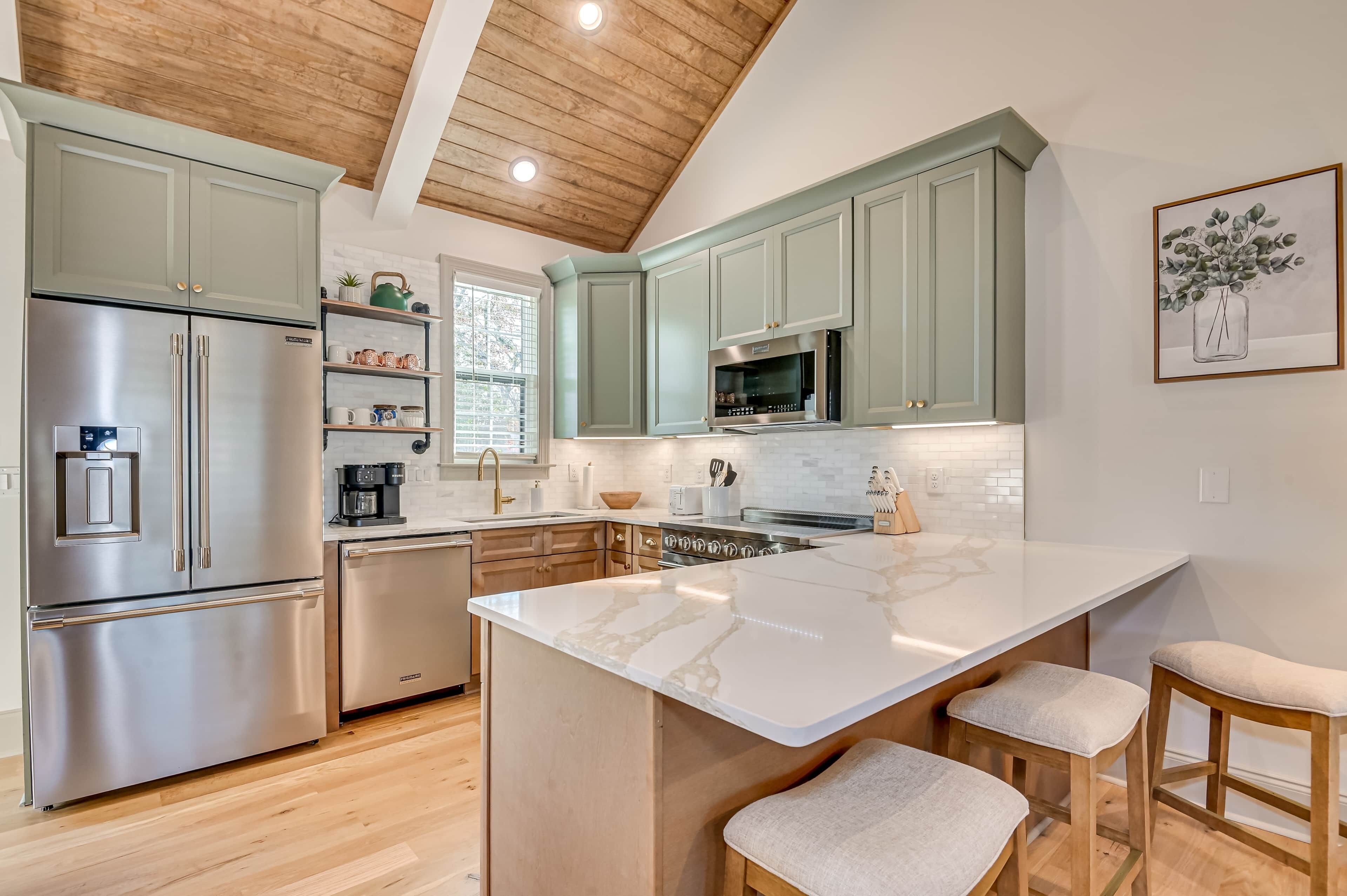 冰箱、微波炉、烤箱、炉灶