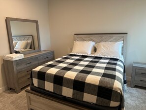 4 habitaciones, tabla de planchar con plancha, wifi y ropa de cama 