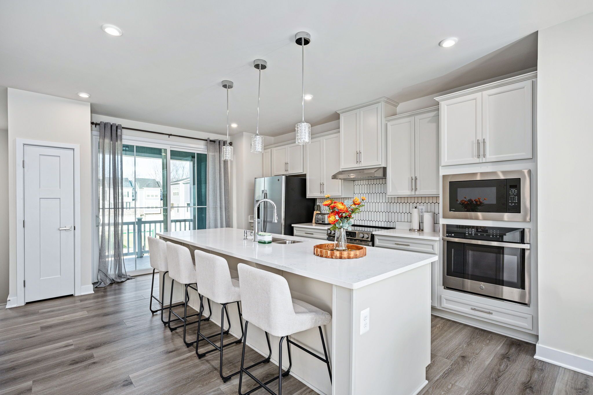 Micro-ondes, four, plaque de cuisson