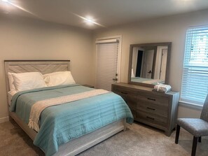 4 habitaciones, tabla de planchar con plancha, wifi y ropa de cama 