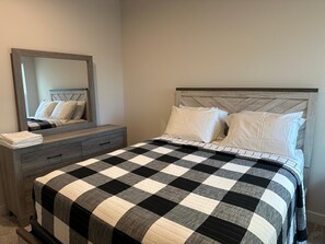 4 habitaciones, tabla de planchar con plancha, wifi y ropa de cama 