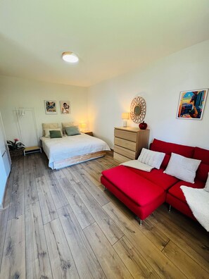 1 室のベッドルーム、WiFi