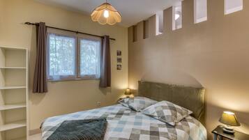 1 slaapkamer, een strijkplank/strijkijzer, wifi, beddengoed