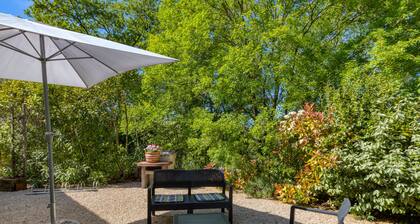 Gîte La Colline des Pins avec jardin privé, Wi-Fi et climatisation