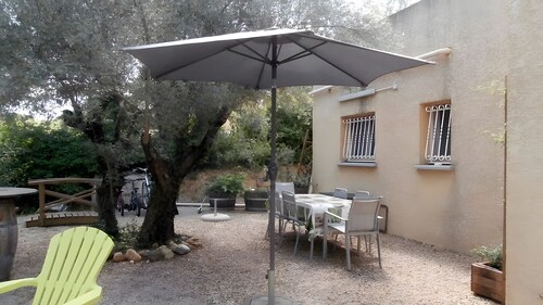 Holiday Home 'Gite La Colline Des Pins' with Private Garden, Wi-Fi and Air Conditioning