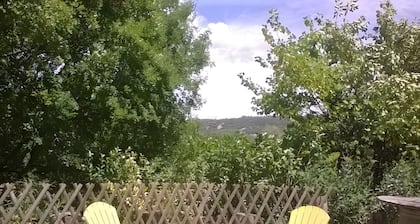 Gîte La Colline des Pins with Private Garden, Wi-Fi, and Air Conditioning