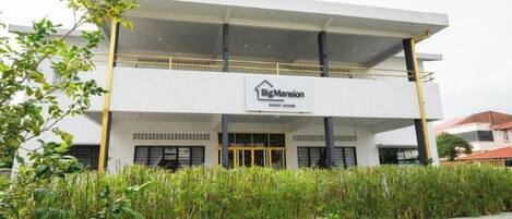 Fachada da propriedade