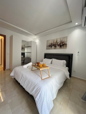 2 bedrooms, WiFi, bed sheets - Stylish & Cozy | Downtown 2BR Netflix+Fast Wifi•AC (rabat)