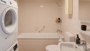 A modern bathroom with a washing machine, toilet, sink, and bathtub. - Dora - Bergheim near Cologne (Bergheim)