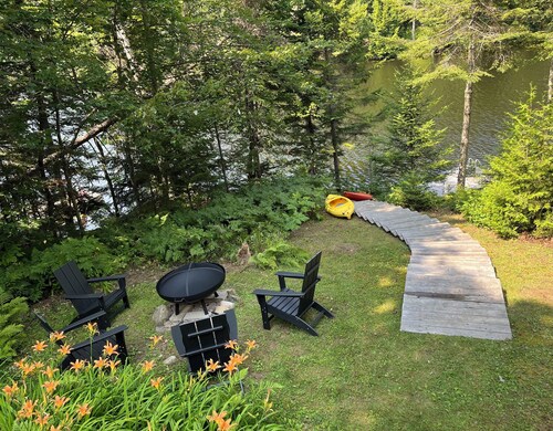 Enchanting 2 bedroom cottage on FIDDLER LAKE-Winter SPORTS/activities galore!!!