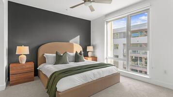 2 chambres, bureau, fer et planche Ă repasser, lit parapluie